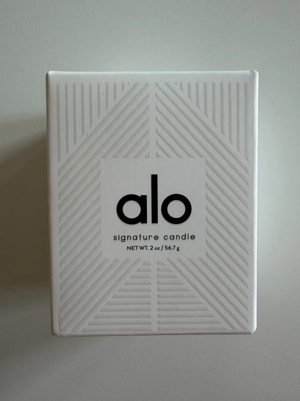 ALO Yoga Signature Candle 2 oz Mini Wood Wick Sandalwood Violet Amber NIB